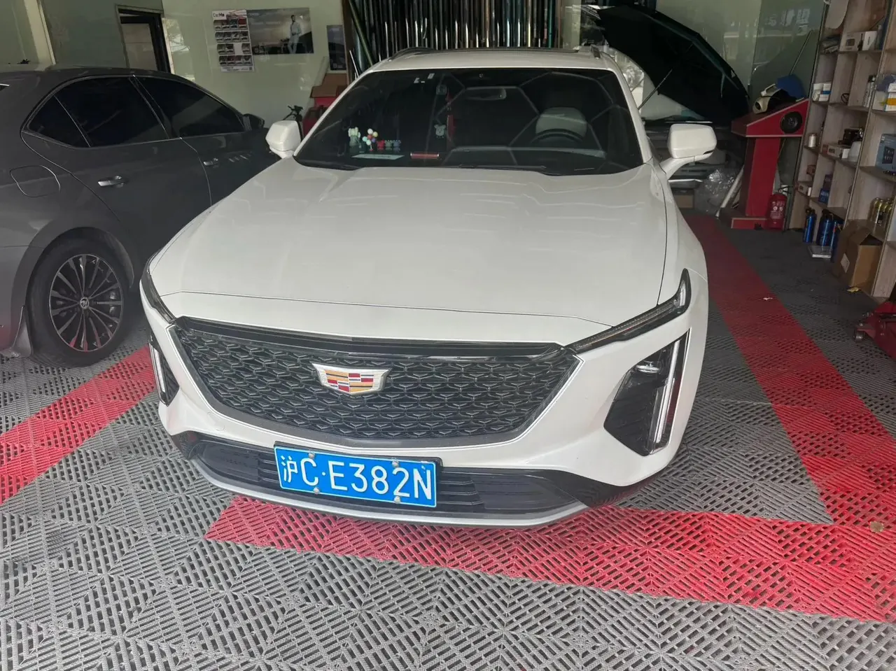 Cadillac GT4 2023 25T Luxury Model 2