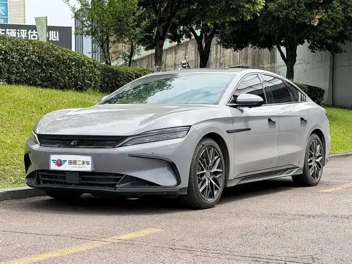 Han 2025 DM-i 125KM honorable model - View 1