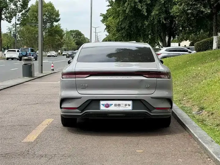 Han 2025 DM-i 125KM honorable model 5
