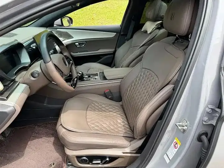 Han 2025 DM-i 125KM honorable model 8
