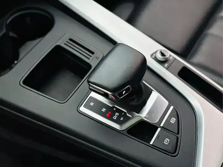 Audi A4L 2020 model 40 TFSI Luxury Dynamic Edition 12