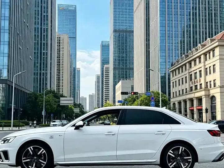 Audi A4L 2020 model 40 TFSI Luxury Dynamic Edition 14