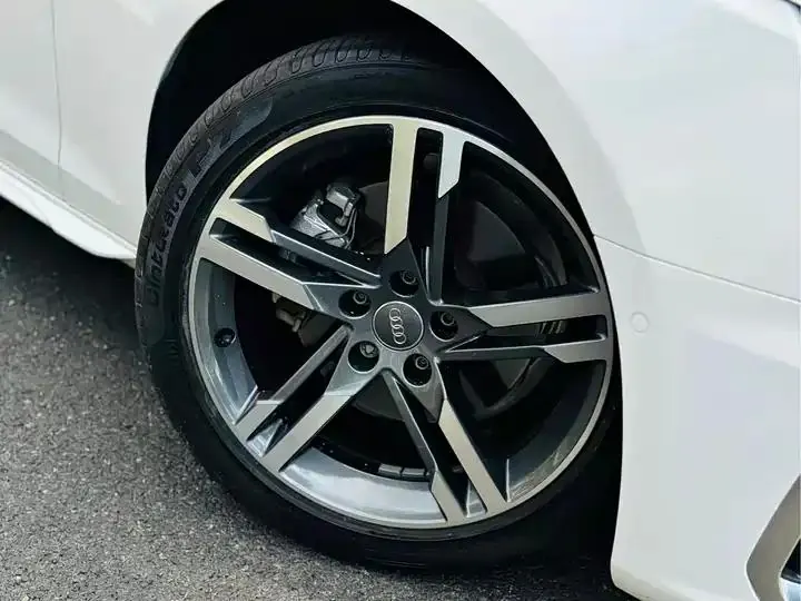 Audi A4L 2020 model 40 TFSI Luxury Dynamic Edition 9