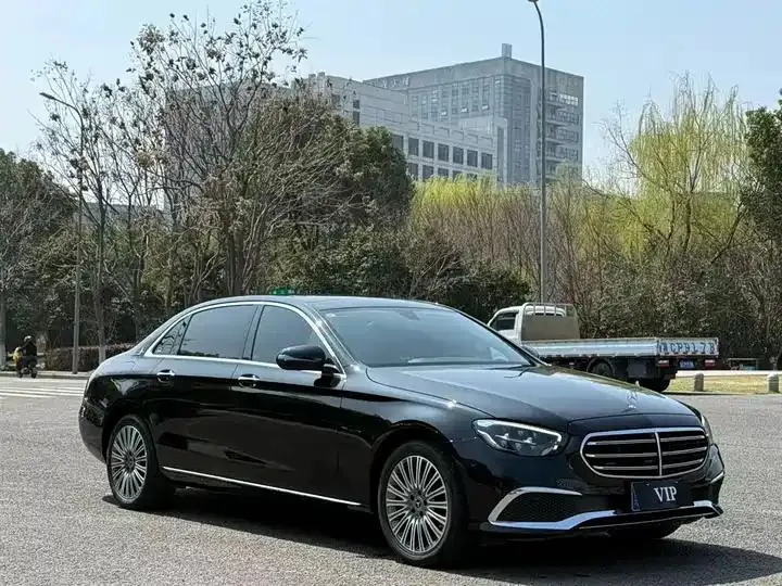 Mercedes Benz E-Class 2023 to E 300 L Fashion 3