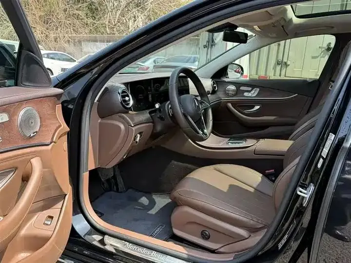 Mercedes Benz E-Class 2023 to E 300 L Fashion 4