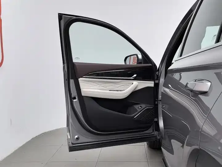 XingyueL (Monjaro) 2024 model, 2.0TD high-power automatic two-wheel-drive Cloud Rising Edition 8