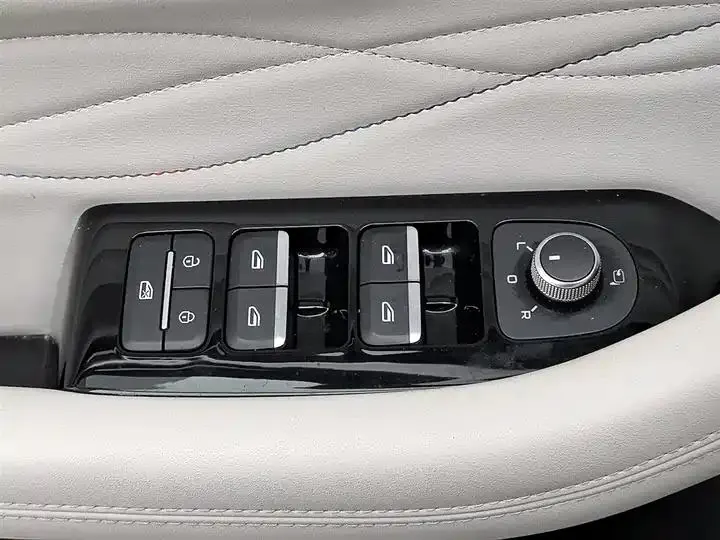 XingyueL (Monjaro) 2024 model, 2.0TD high-power automatic two-wheel-drive Cloud Rising Edition 9