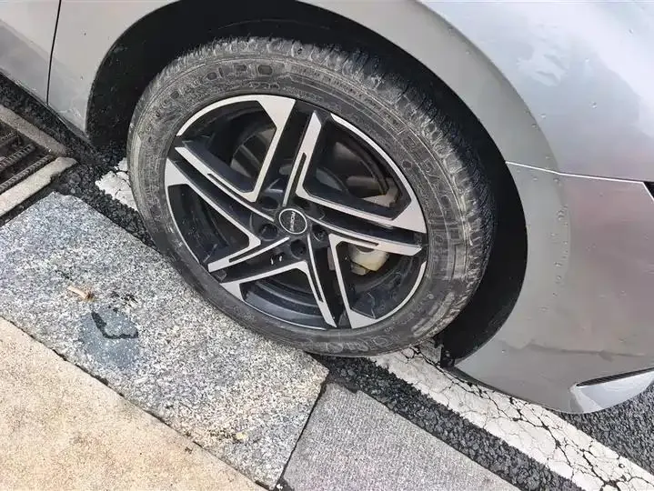 Roewe D7 2023 DMH 125km Flagship 6