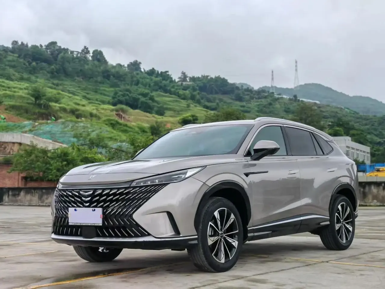 Открыть галерею: Roewe RX5 2023 3rd Generation 330TGI Super Sliding Screen Edition