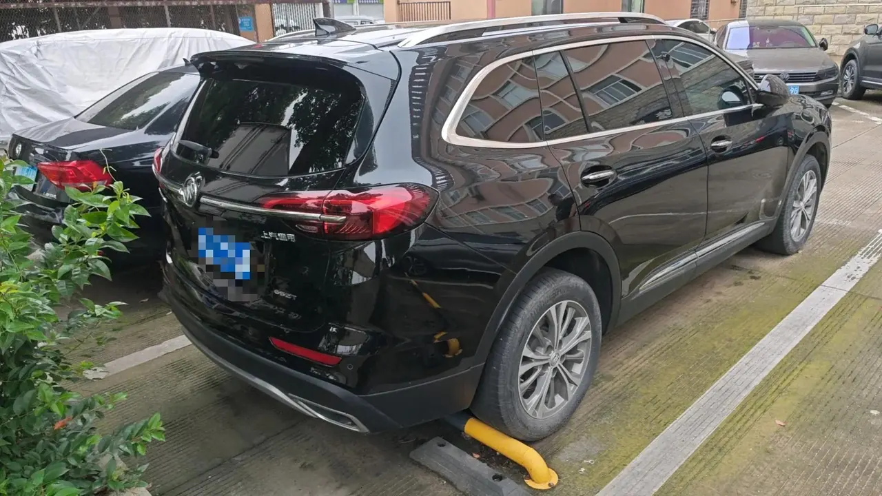 Buick 2023 Enclave Plus 48V 2.0T 652T Luxury 5-Seater Automatic 3