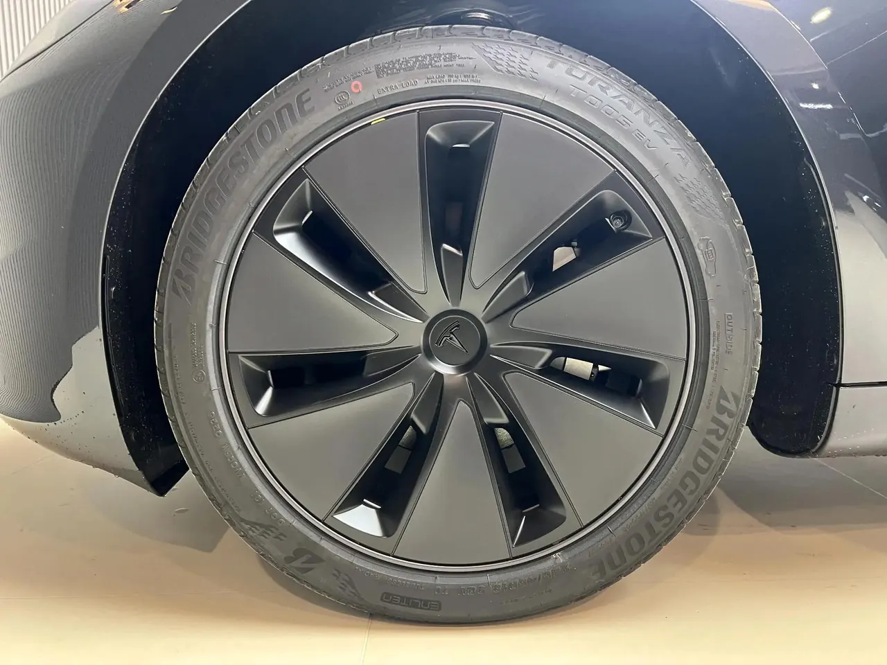 Tesla 2025 Model 3 Rear-Wheel Drive (Refreshed) Automatic 8