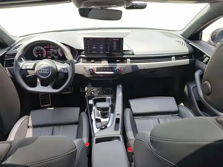 Audi A4L 2024 40 TFSI Deluxe Dynamic 32