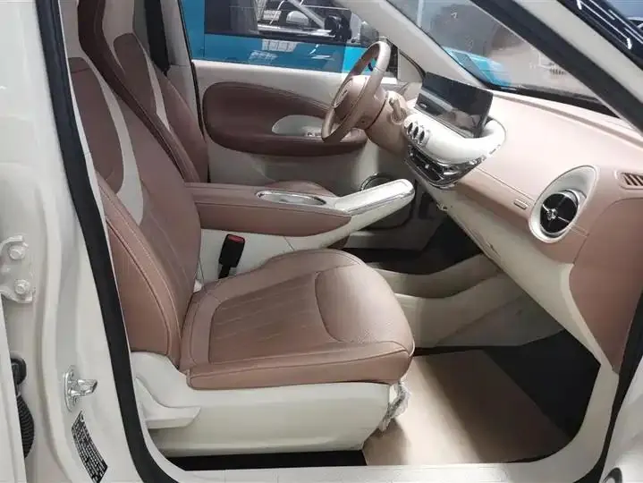 WuLing Plantronics 2025 333km LingBox Premium 8