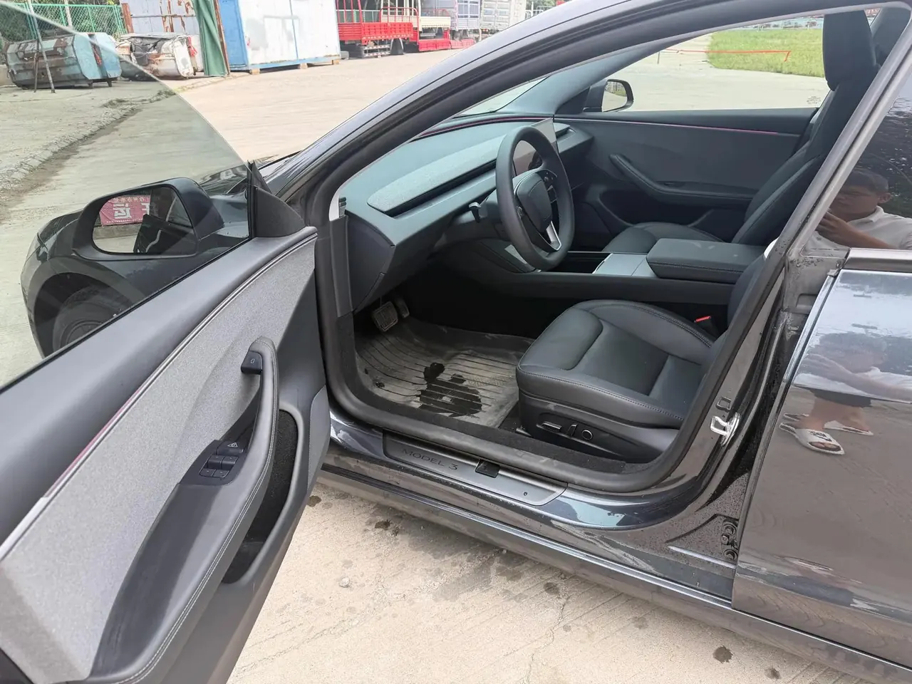 Tesla 2025 Model 3 Rear-Wheel Drive (Refreshed) Automatic 5
