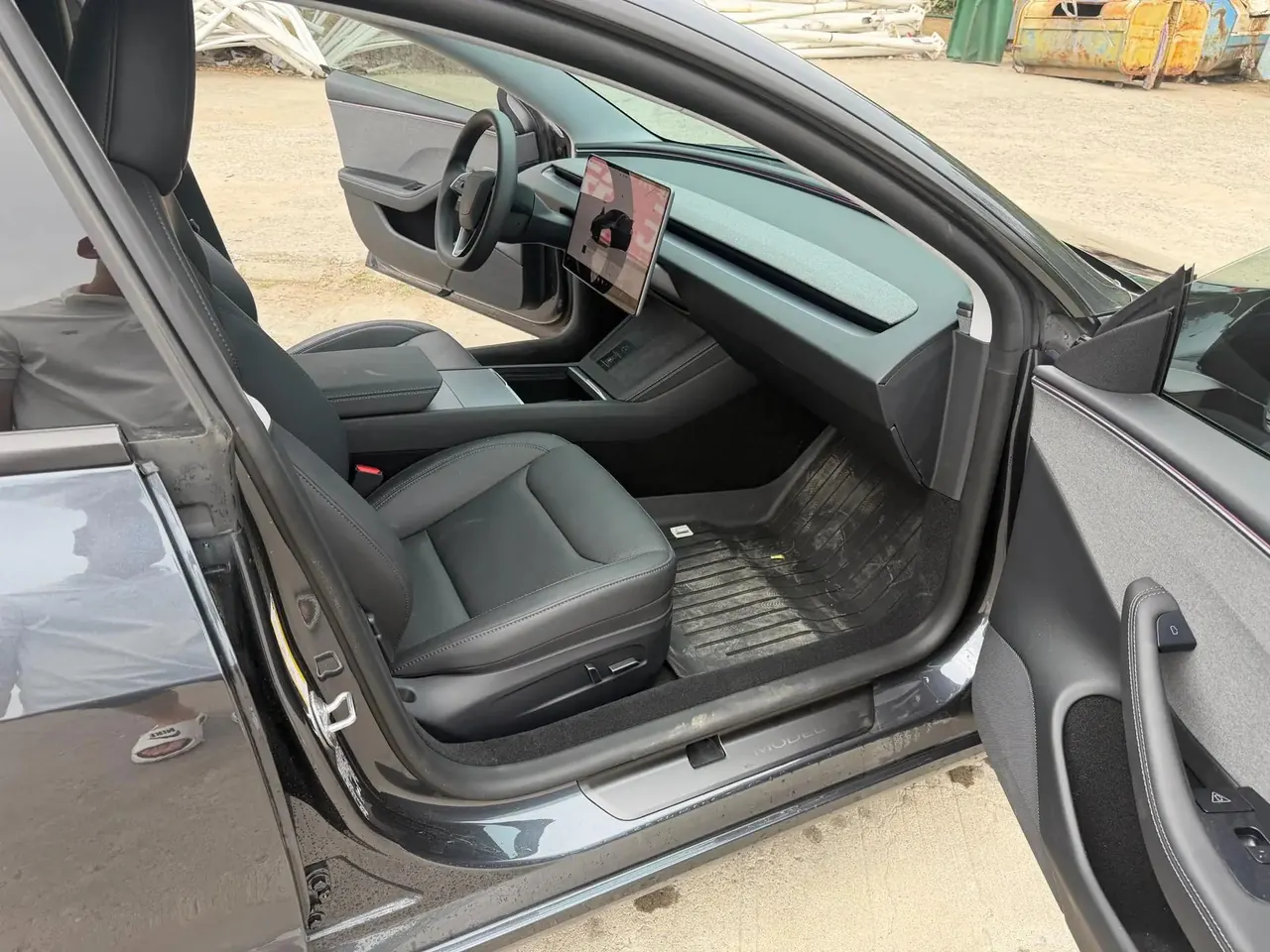 Tesla 2025 Model 3 Rear-Wheel Drive (Refreshed) Automatic 6