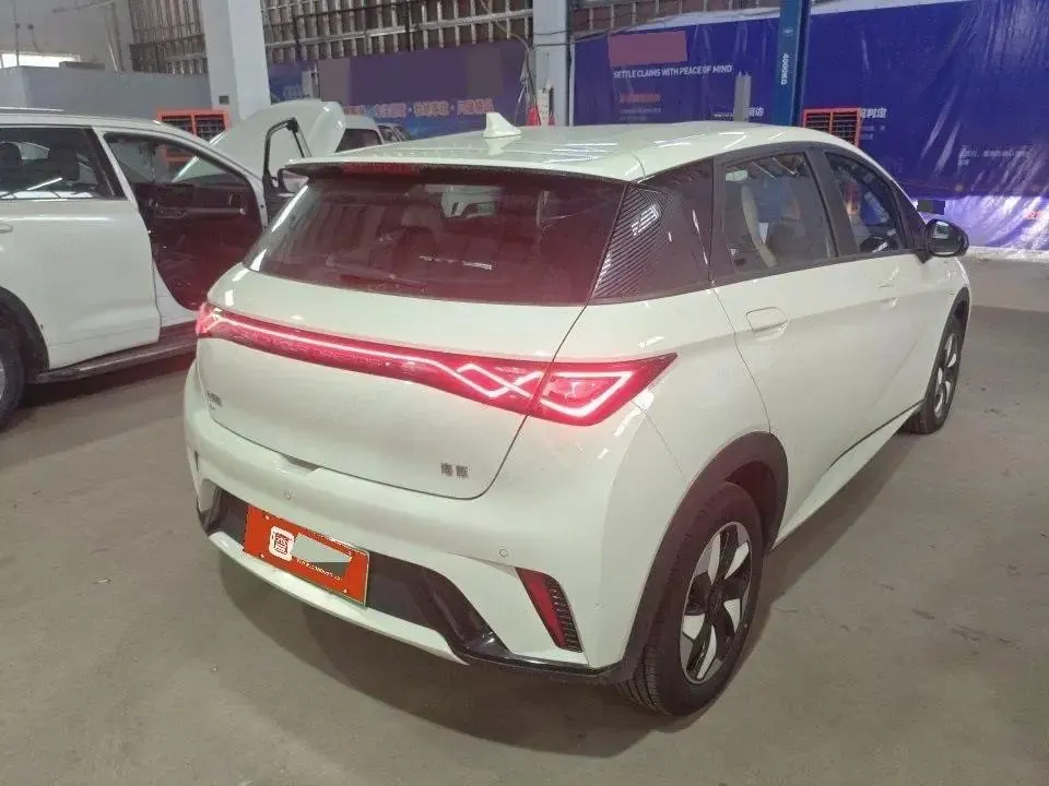 BYD 2025 Dolphin 420km Vital Edition Automatic Gear 5