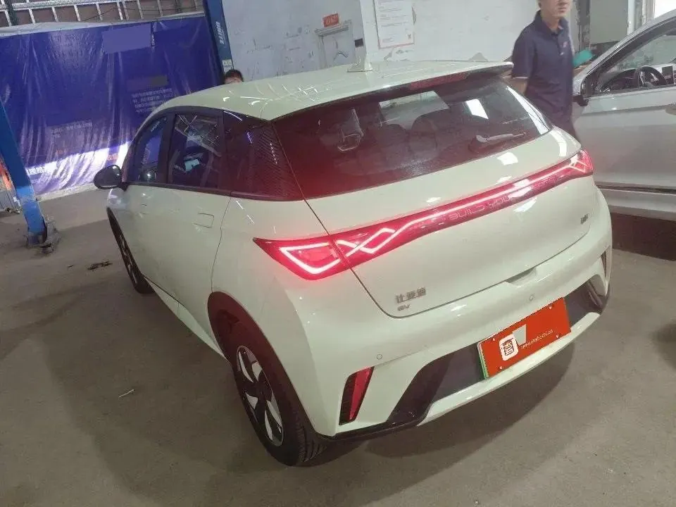 BYD 2025 Dolphin 420km Vital Edition Automatic Gear 6