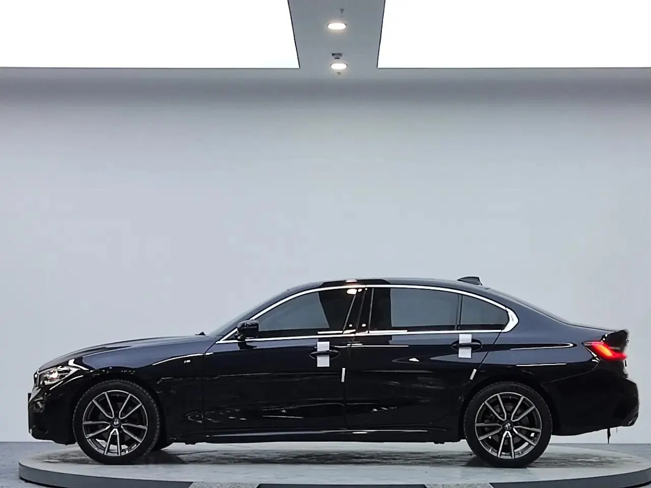 BMW 3 Series 2022 320Li M Sports Suit 4