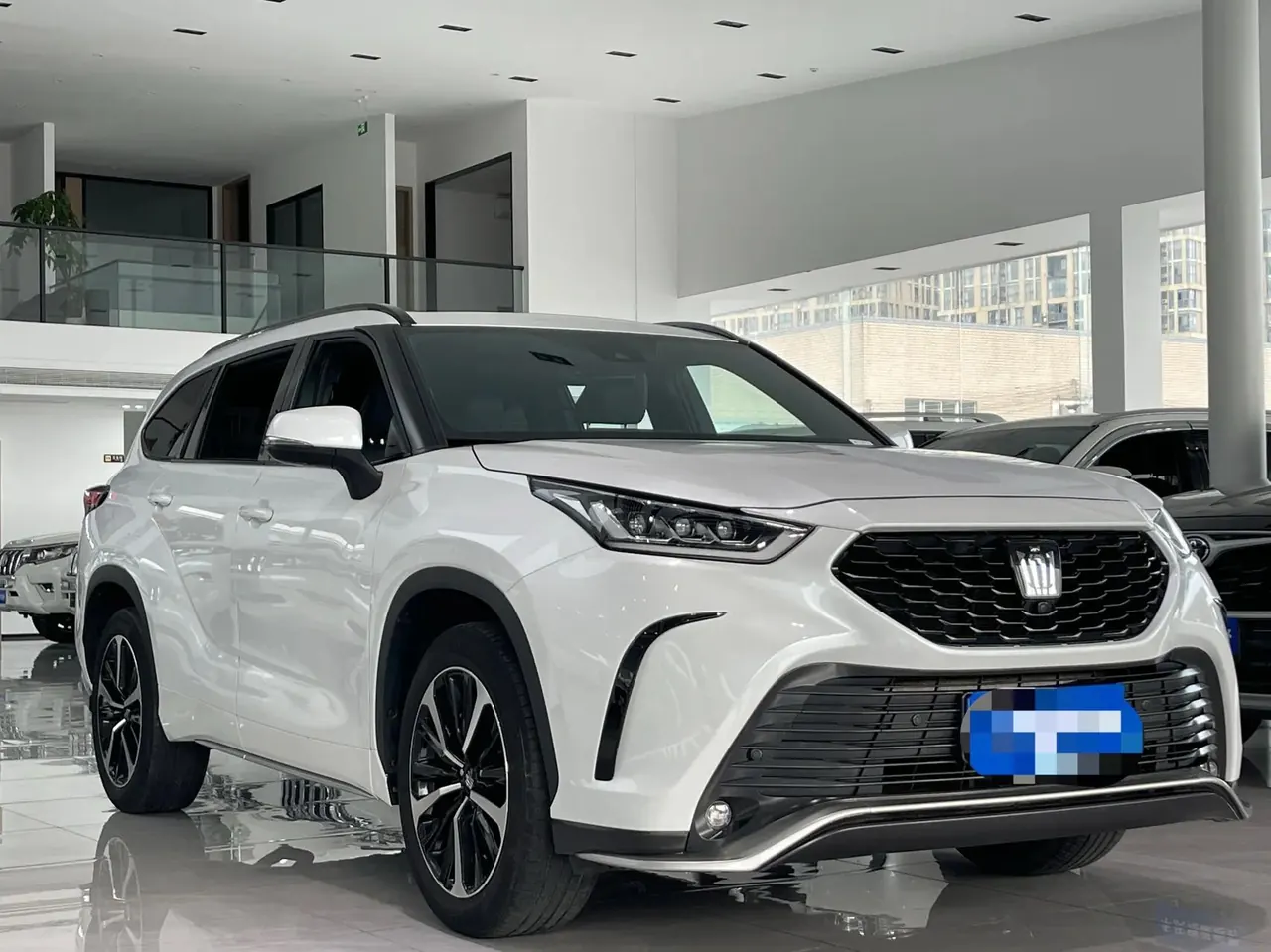 Crown Landfang 2022 2.5L HEV Four-Wheel-Drive Prestige Edition 3