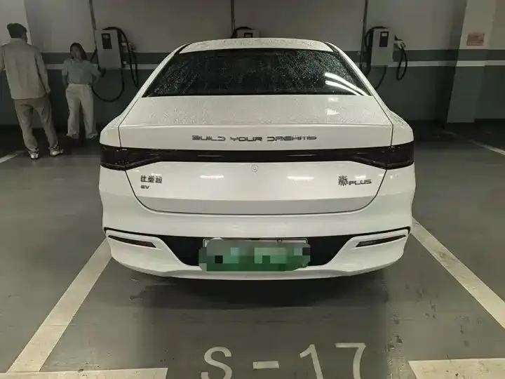 Qin PLUS 2021 EV 400KM Luxury Model 4