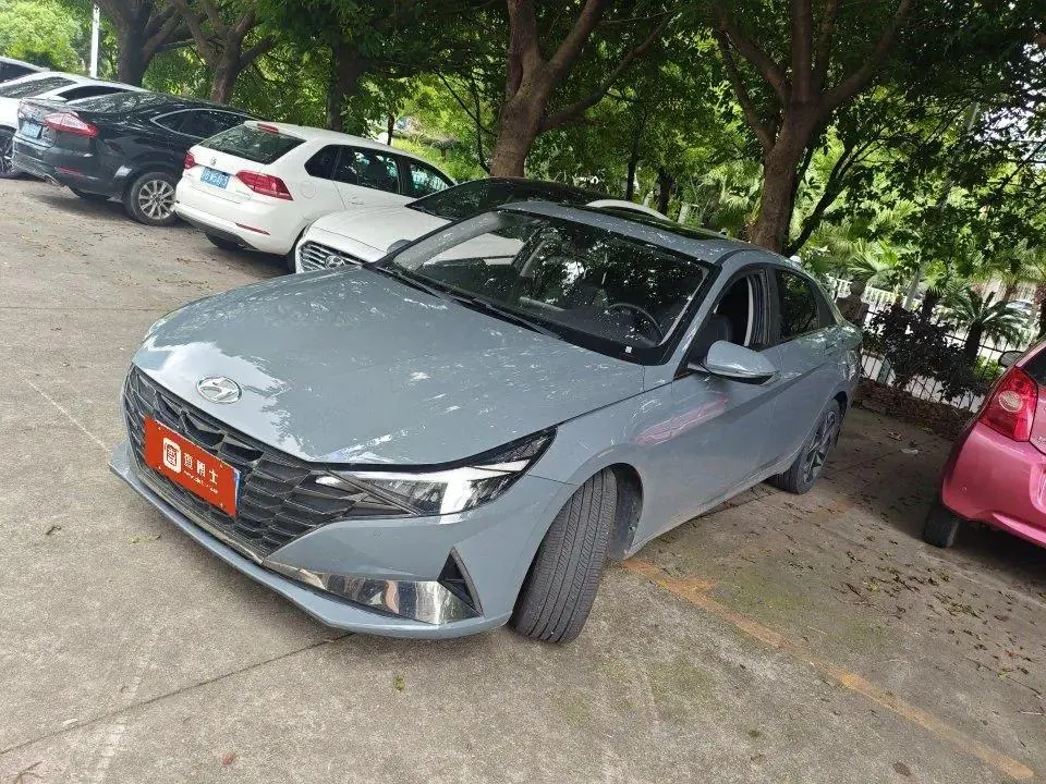 Open image lightbox: Elantra 2021 1.5L CVT Luxury Edition