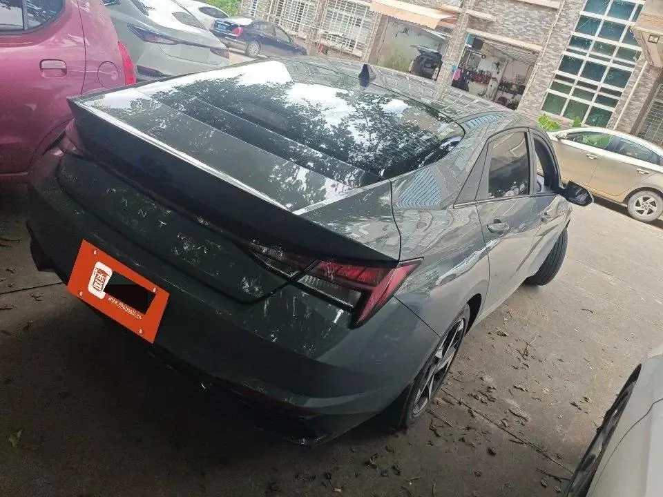 Elantra 2021 1.5L CVT Luxury Edition 2