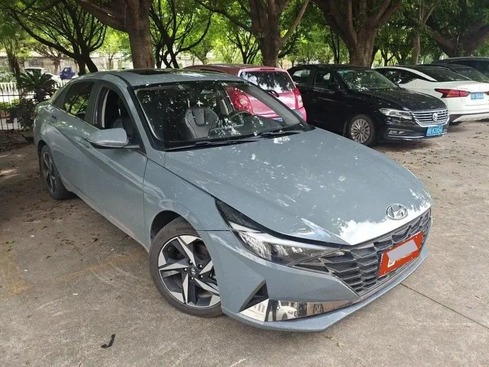 Elantra 2021 1.5L CVT Luxury Edition 4