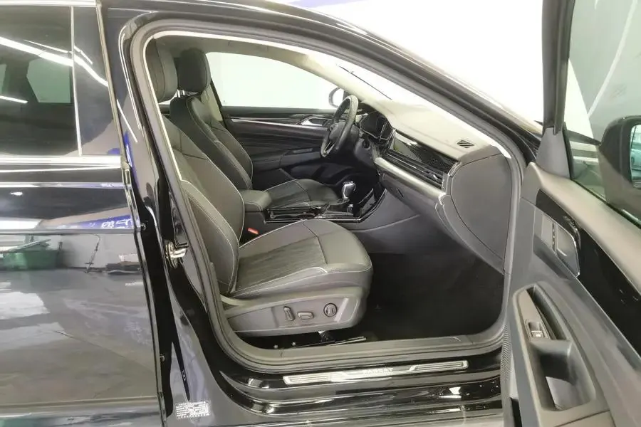 Passat 2022 330TSI Deluxe Edition 2