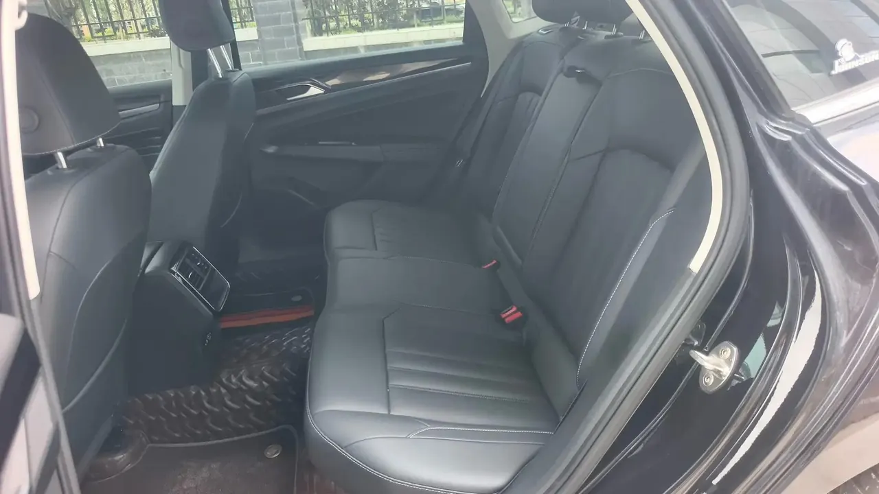Passat 2022 280TSI Elite Edition 9