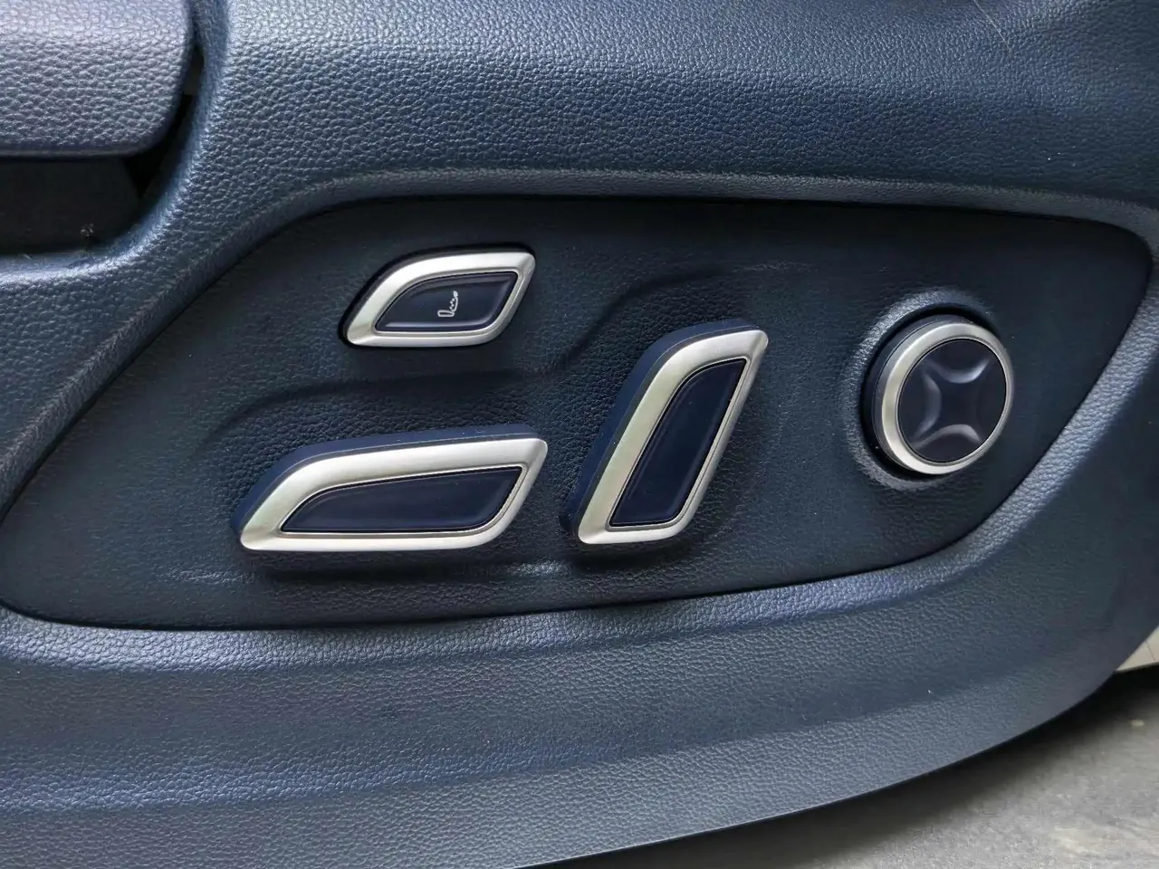 Roewe iMAX8 2022 400TGI Honor Edition 7