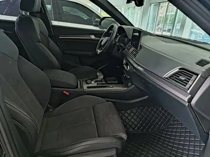 Audi Q5L Sportback 2023 40 TFSI Luxury Model 9