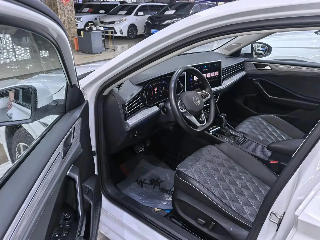 Lavida 2023 280TSI DSG Exceed Version 4