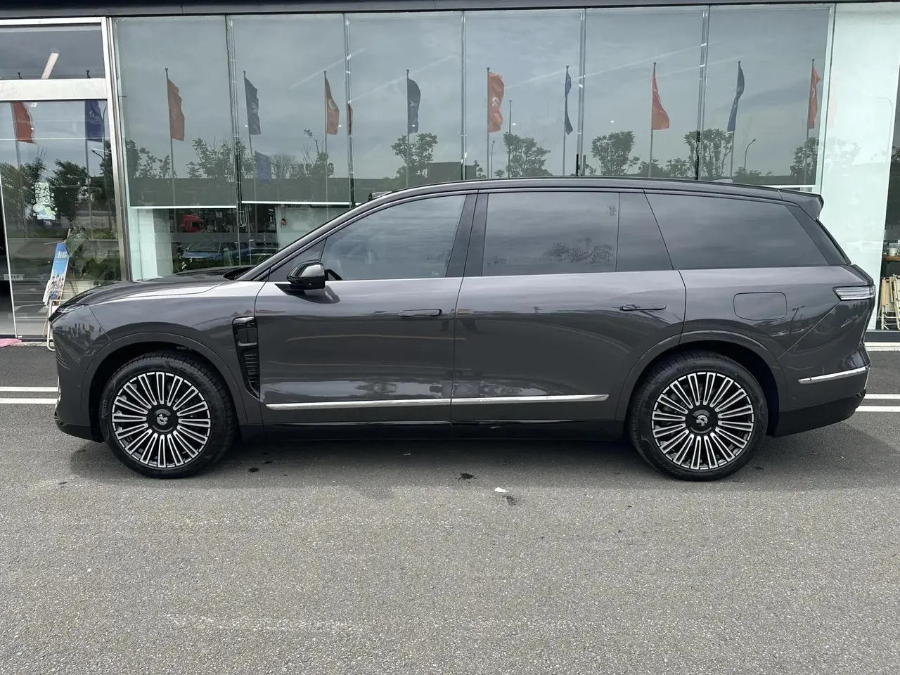 NIO 2026 ES8 6‑Seater Executive Luxury Edition Automatic Transmission 5