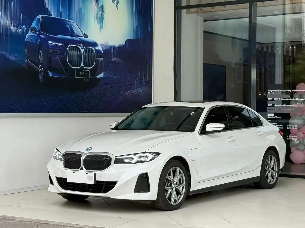 Открыть галерею: BMW 2026 i3 eDrive 35 L automatic gear