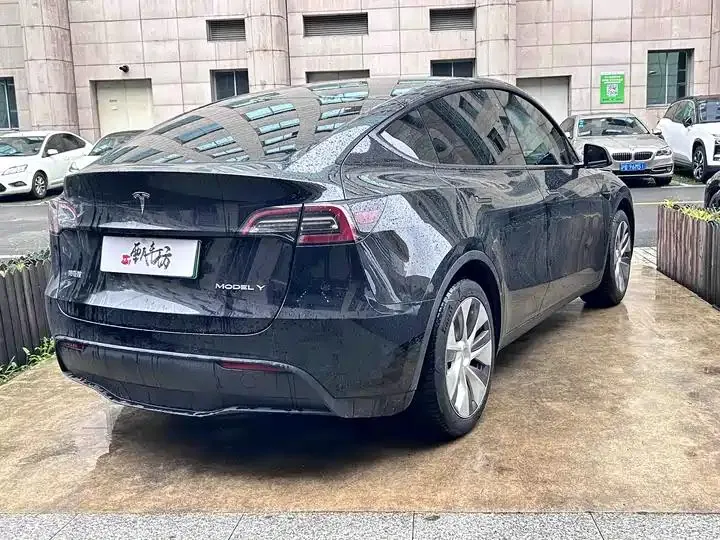 2022 Model Y Refreshed Rear-Wheel-Drive Version 3