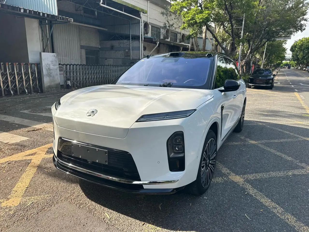 NIO 2026 ES8 6‑Seater Executive Luxury Edition Automatic Transmission - View 1