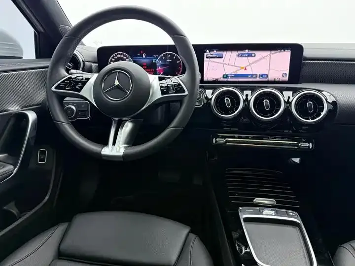 Mercedes Benz Class A 2023 A 180 L 11