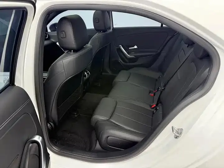 Mercedes Benz Class A 2023 A 180 L 14