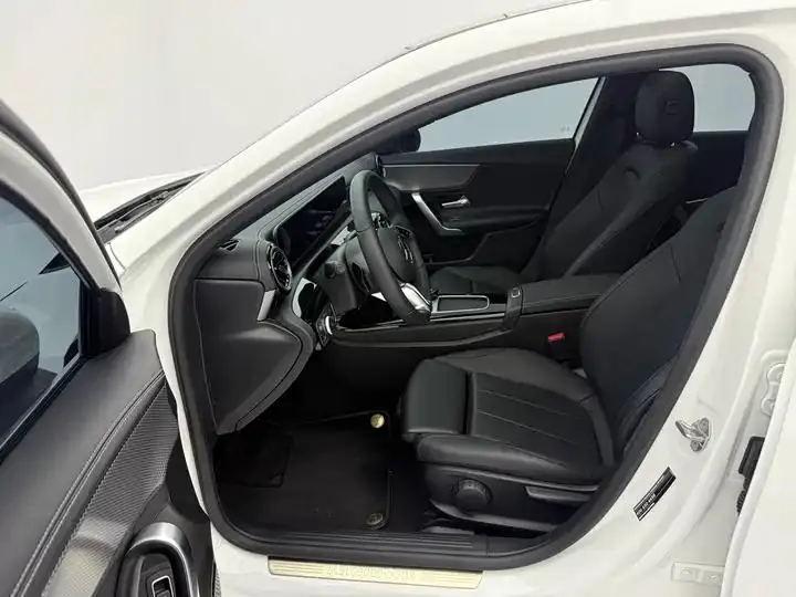 Mercedes Benz Class A 2023 A 180 L 17