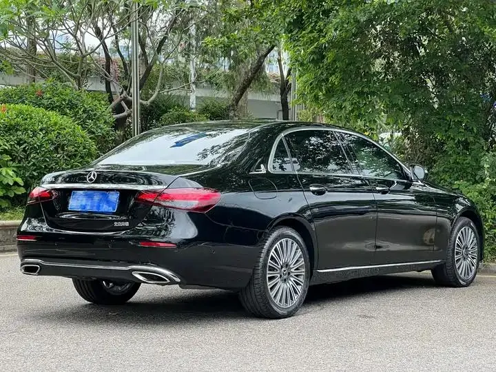 Mercedes Benz E-Class 2022 to E 300 L Fashion 4