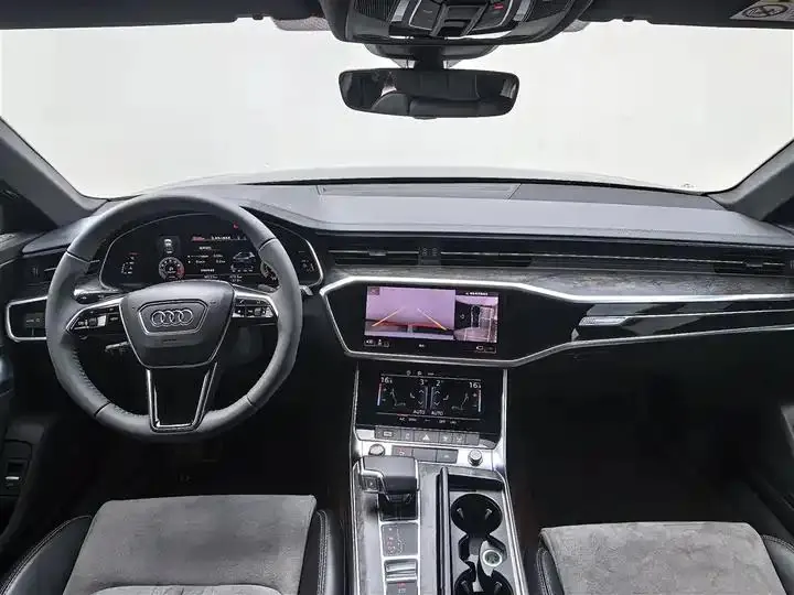 Audi A6L 2022 40 TFSI Deluxe Dynamic 6