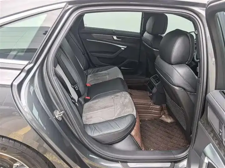 Audi A6L 2022 40 TFSI Deluxe Dynamic 7