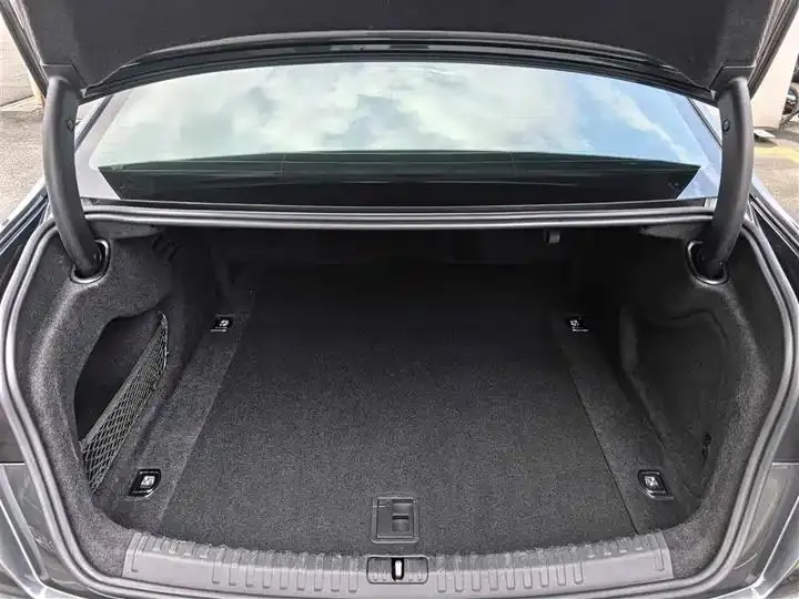 Audi A6L 2022 40 TFSI Deluxe Dynamic 8