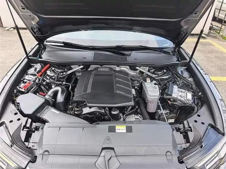 Audi A6L 2022 40 TFSI Deluxe Dynamic 9