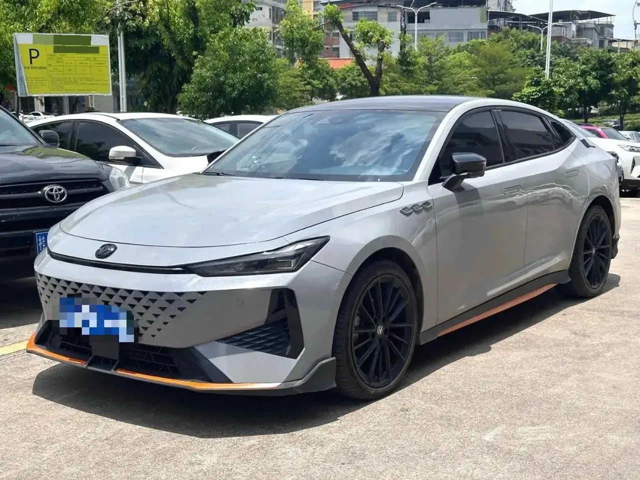 打开图片灯箱：ChangAn 2024 UNI-V 1.5T Prestige Sports Automatic