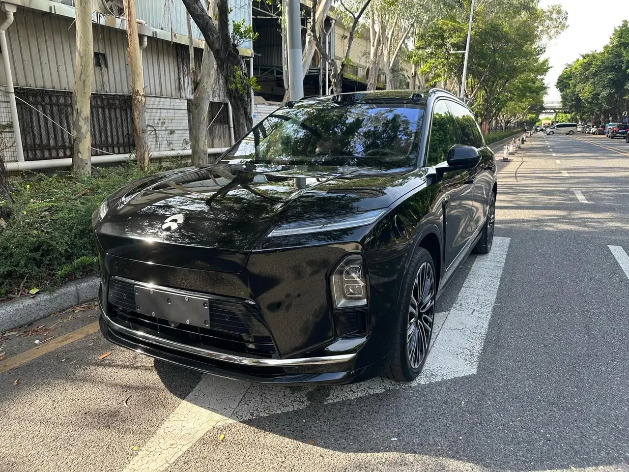 NIO 2026 ES8 6-seat executive signature version automatic gear - View 1