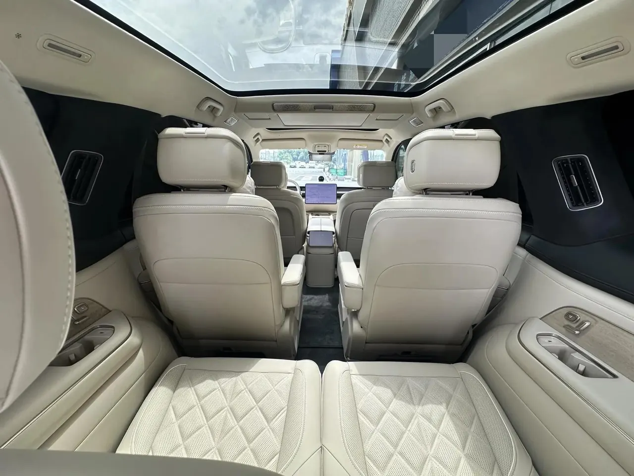NIO 2026 ES8 7-seat executive deluxe automatic gear 11