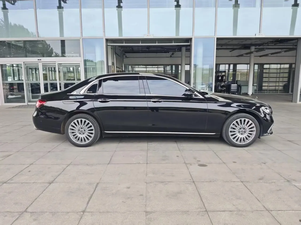 Mercedes Benz E-Class 2022 to E 300 L Fashion 3