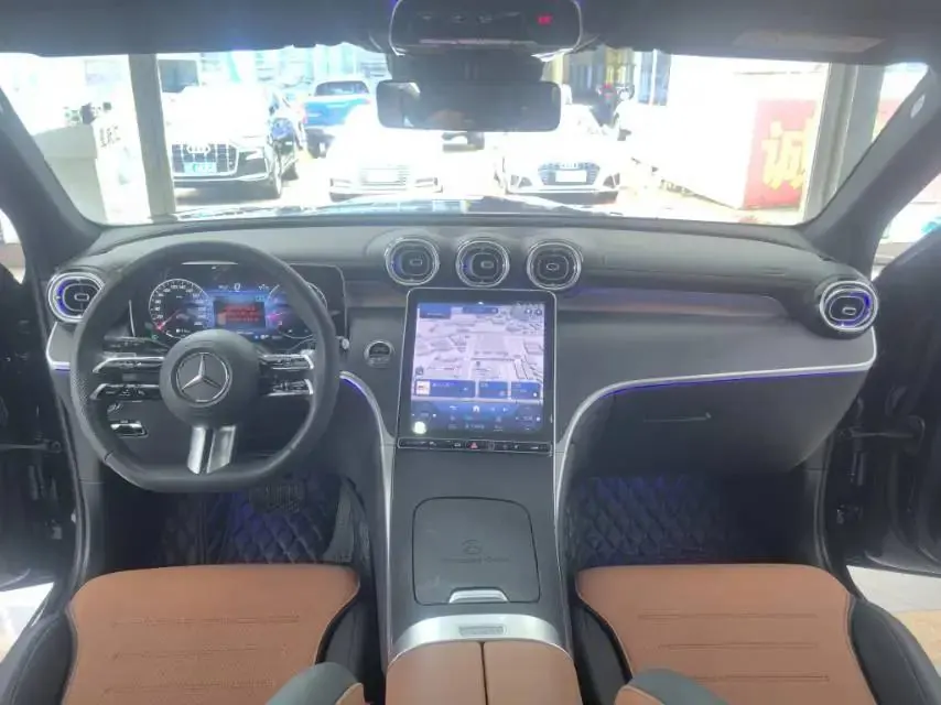 Mercedes Benz 2023 GLC 260 L 4MATIC 48V 2.0T Luxury 5-Seater Automatic 10