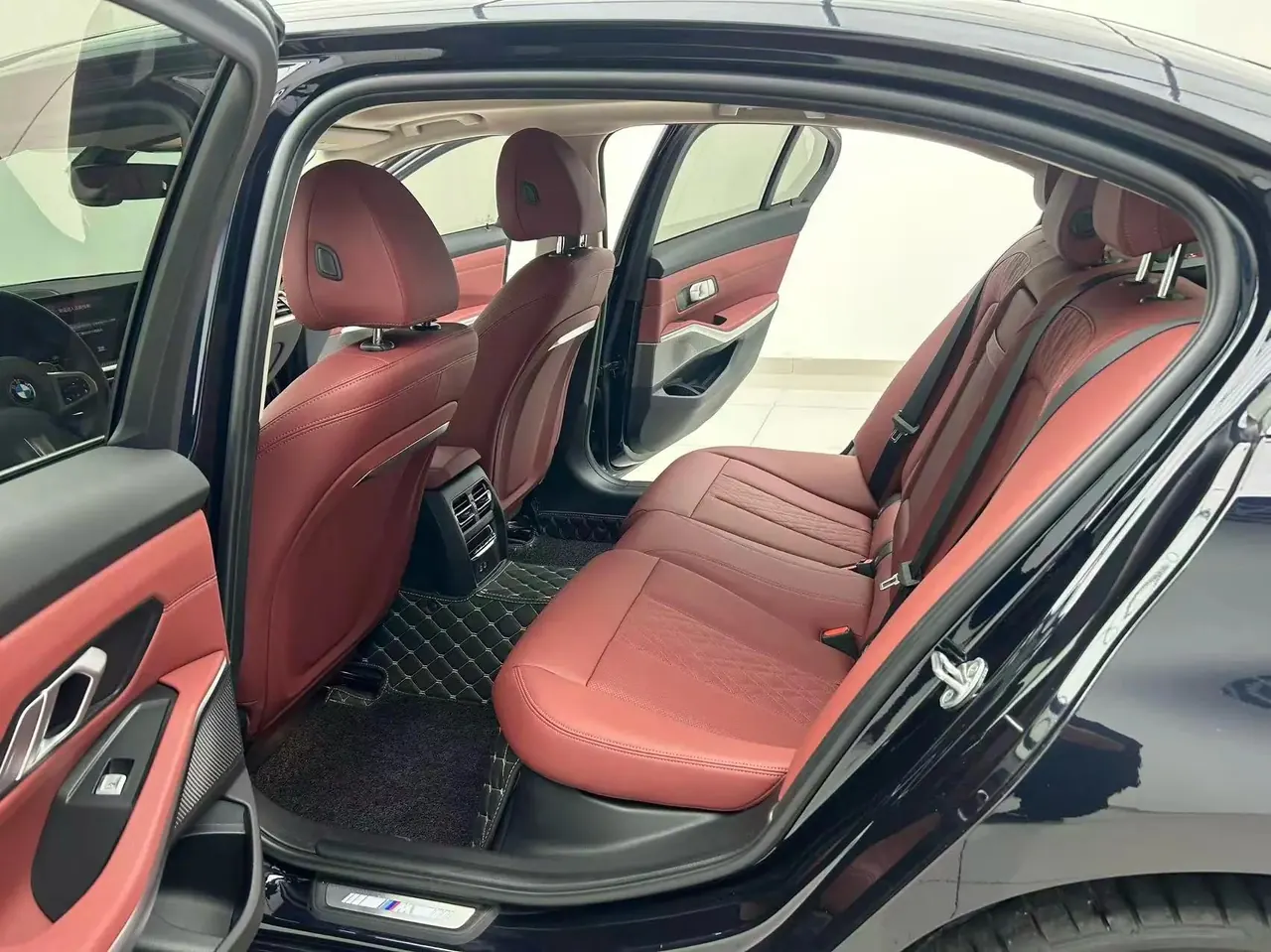 BMW 3 Series 2023 model 320Li M Sport Package 5